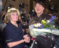 (2)Matsui departs for N.Y. to join Yankees